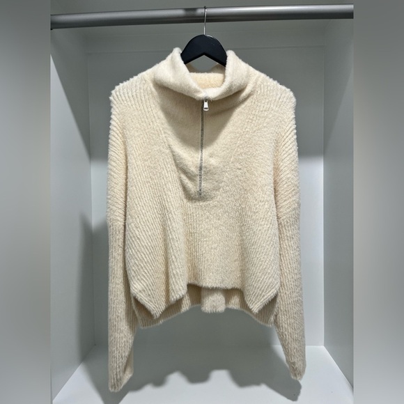 Abercrombie&Fitch Soft AF eyelash Collection cropped half zip sweater size Large - Picture 10 of 11